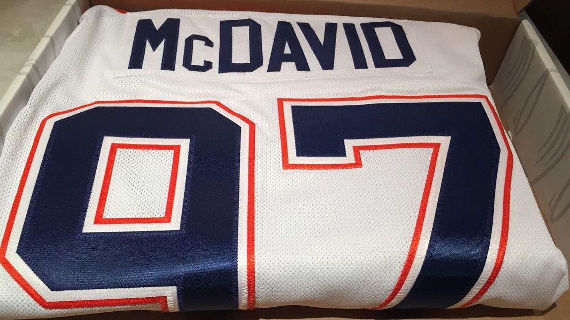Cover Image for Exclusive: Connor McDavid game-worn jersey sells for $250k