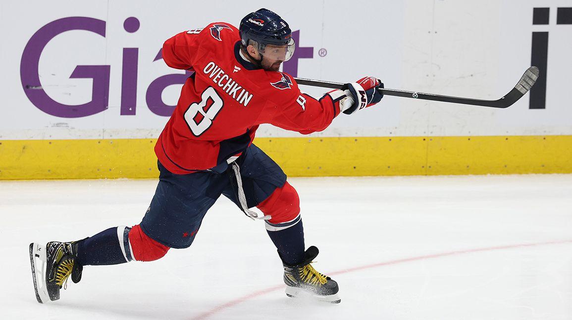 Cover Image for Alexander Ovechkin collecting own memorabilia during pursuit of NHL goals record