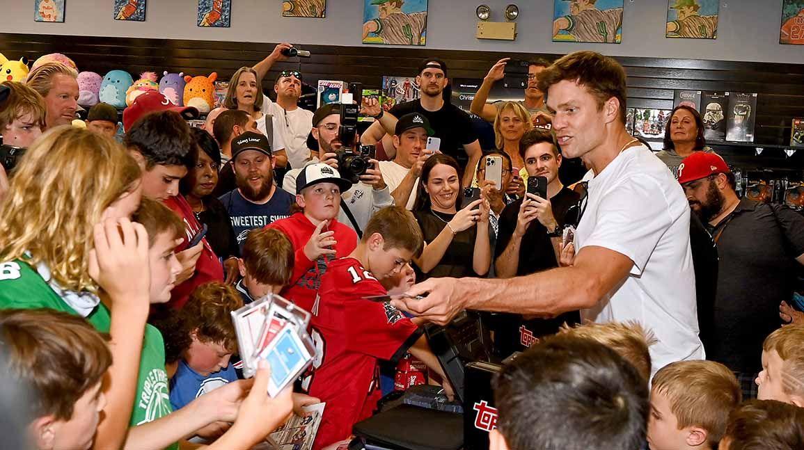 Cover Image for Tom Brady recalls when he spent 'every free dollar' on collecting cards