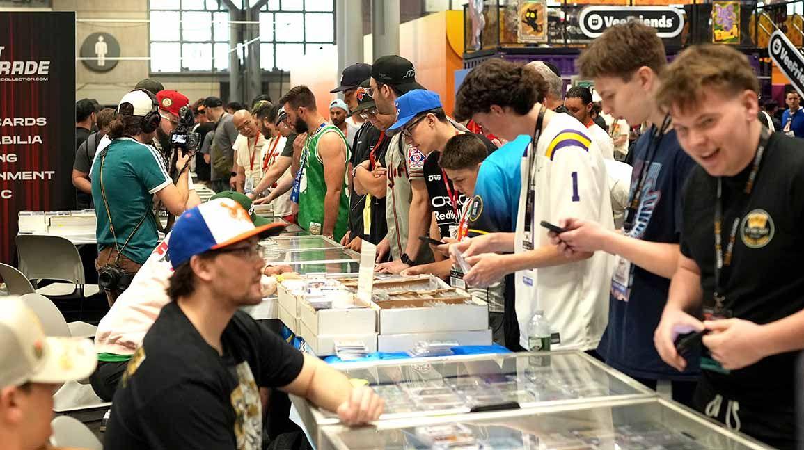 Cover Image for Fanatics Fest now rivals industry's top card shows
