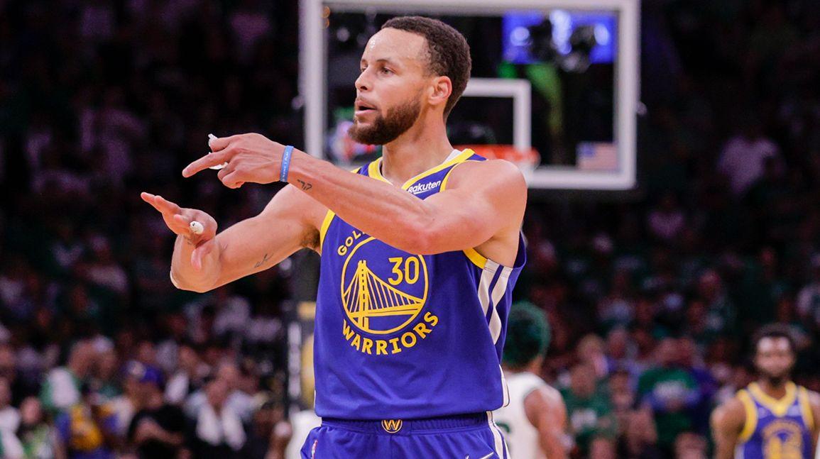 Cover Image for Steph Curry jersey from '22 Finals sells for record $2.45 million