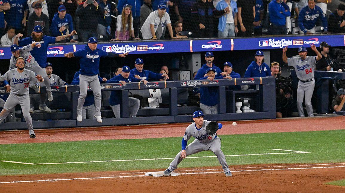 Cover Image for First base from Game 7 of World Series sells for $103,990