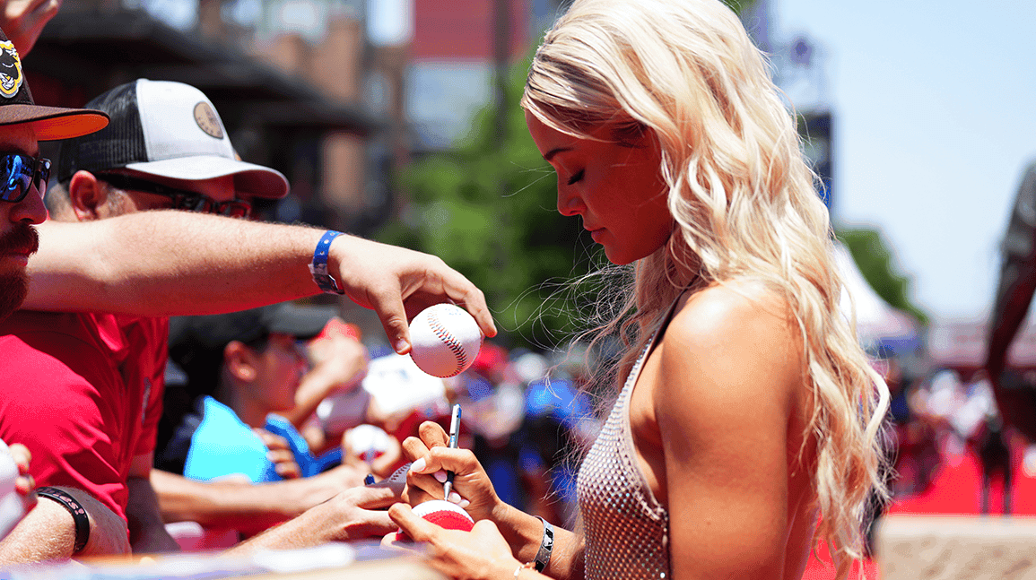 Is it OK to ask for an autograph in a public setting? 60% say no in cllct poll