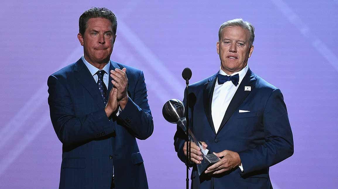 Cover Image for Dan Marino, John Elway to join QB panel at Fanatics Fest NYC