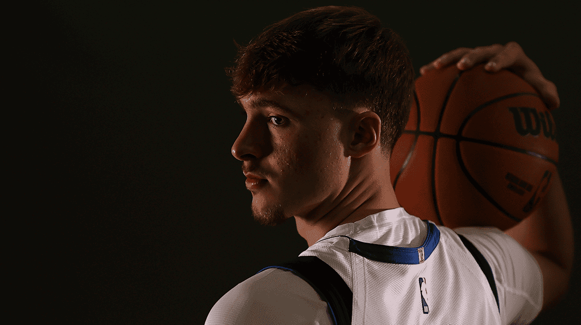 Cover Image for Cooper Flagg scores cover of 2025-26 Topps Basketball