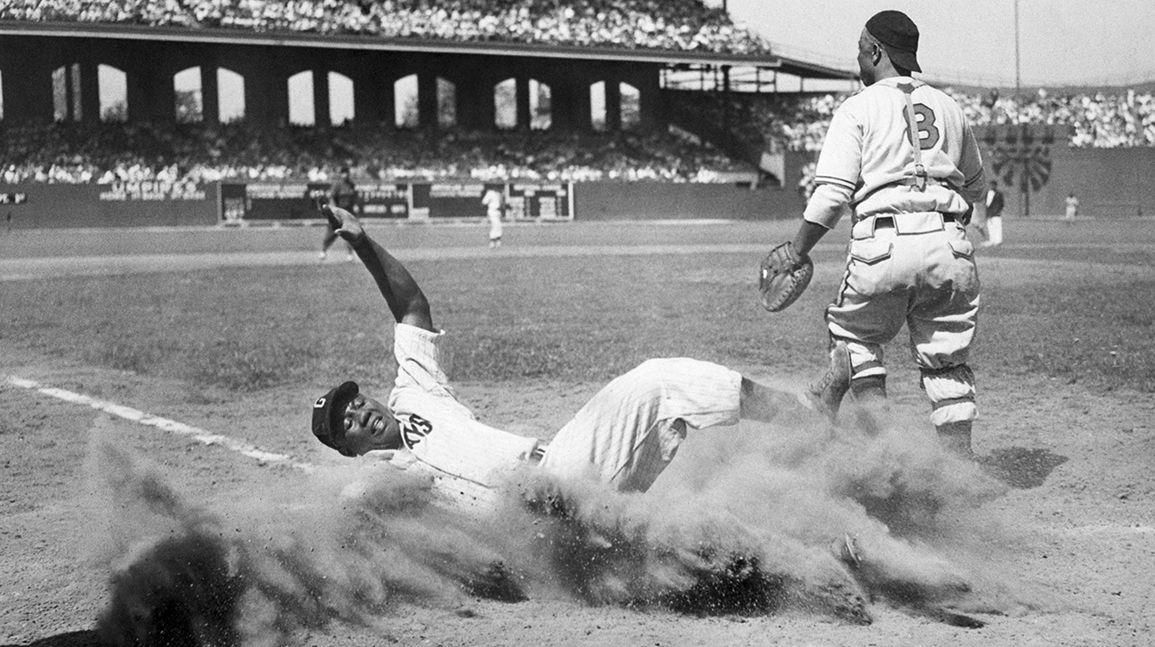 Cover Image for Rare 1974 Josh Gibson card explodes after MLB statistics change