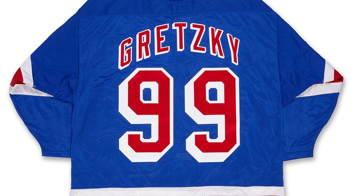 Cover Image for Wayne Gretzky's jersey from final NHL point back on market