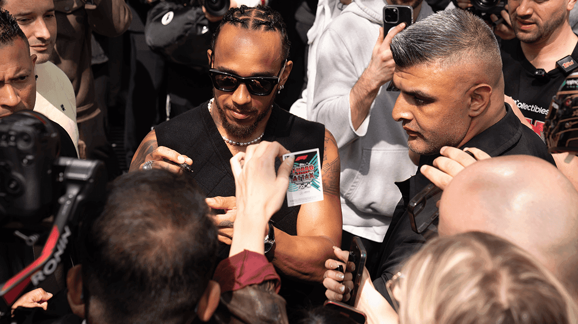Lewis Hamilton signs card, memorabilia deal with Fanatics