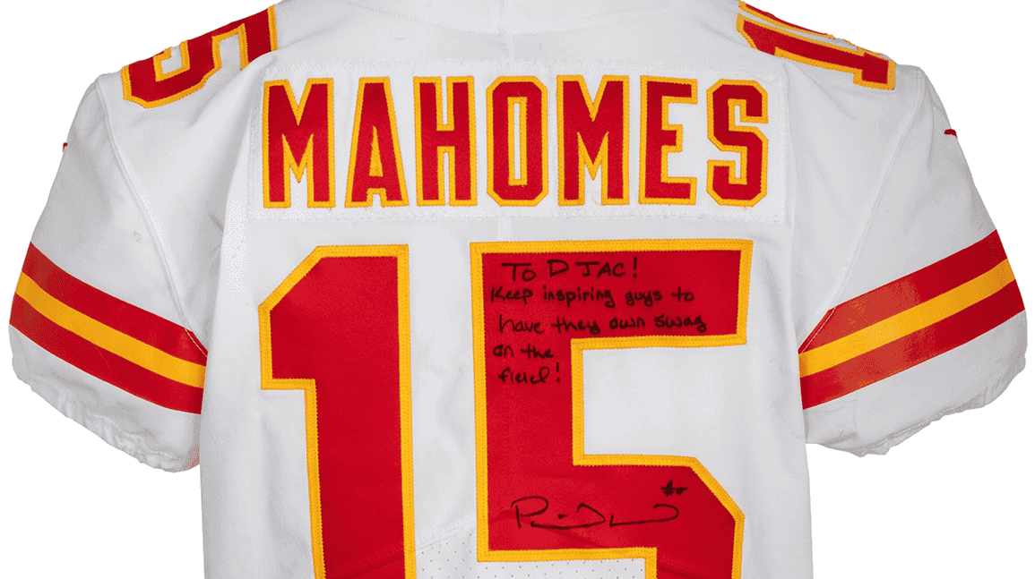 Cover Image for Patrick Mahomes game-worn jersey from five-TD game sells for $192k