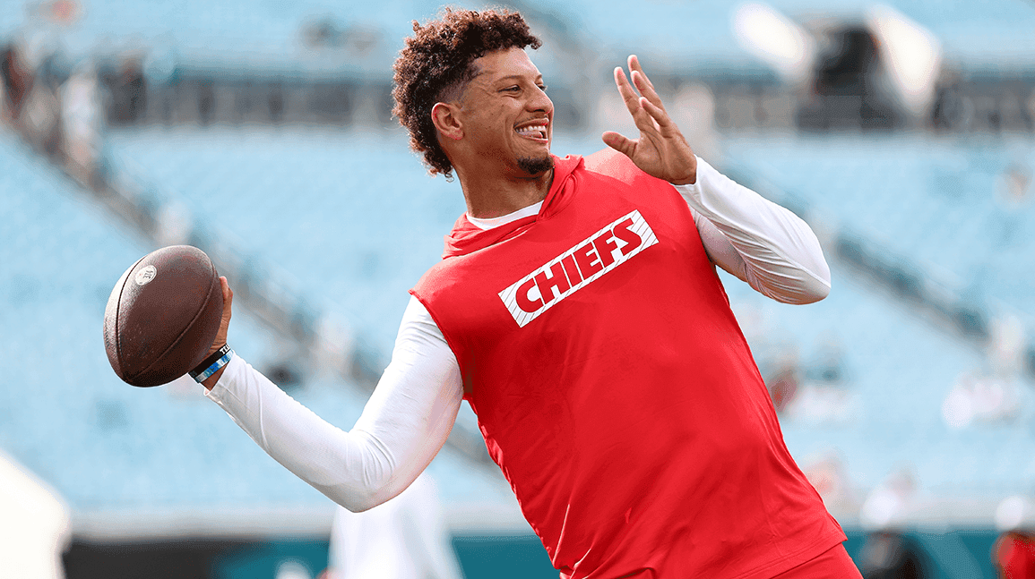 Cover Image for For $15k, fans can catch a pass from Patrick Mahomes at VIP event