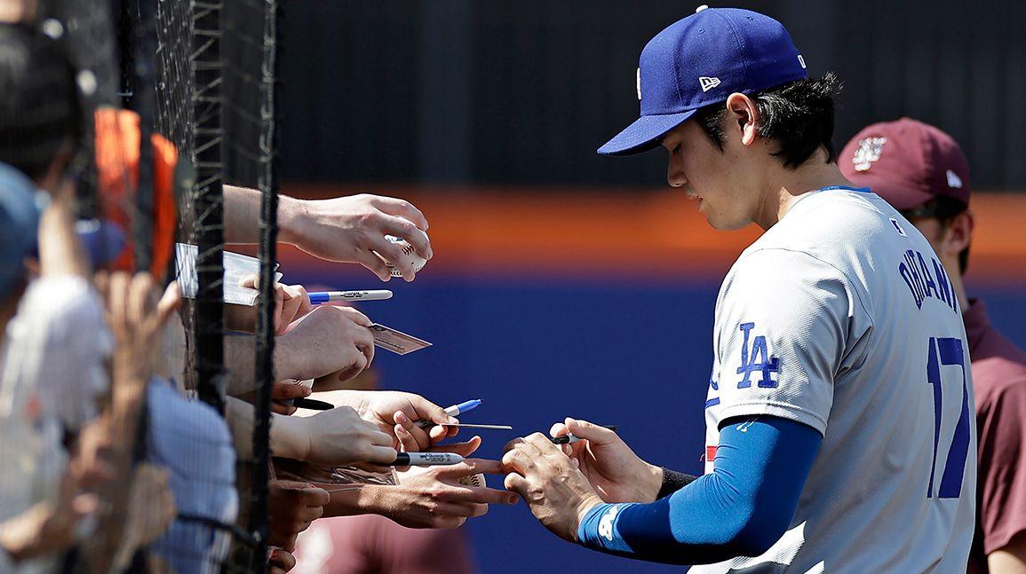 Cover Image for Fanatics to offer ultra-rare Shohei Ohtani-autographed memorabilia