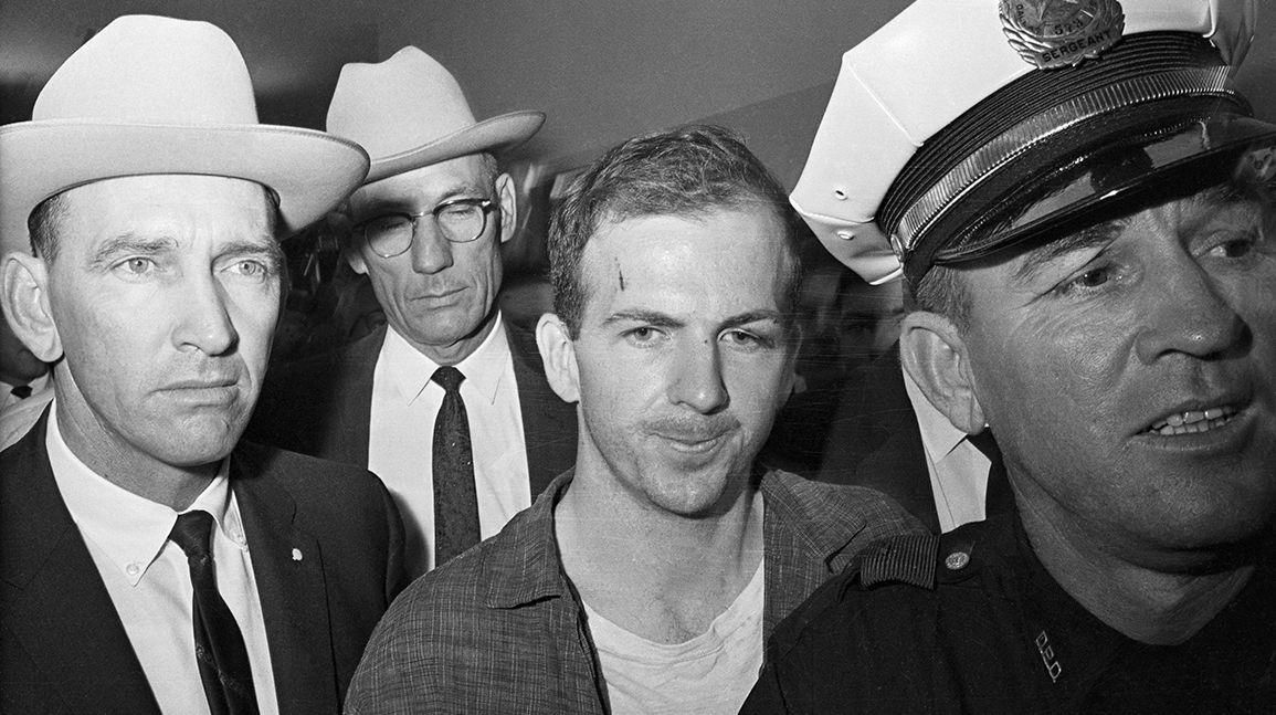 Cover Image for Lee Harvey Oswald connection drives up price for obscure letter