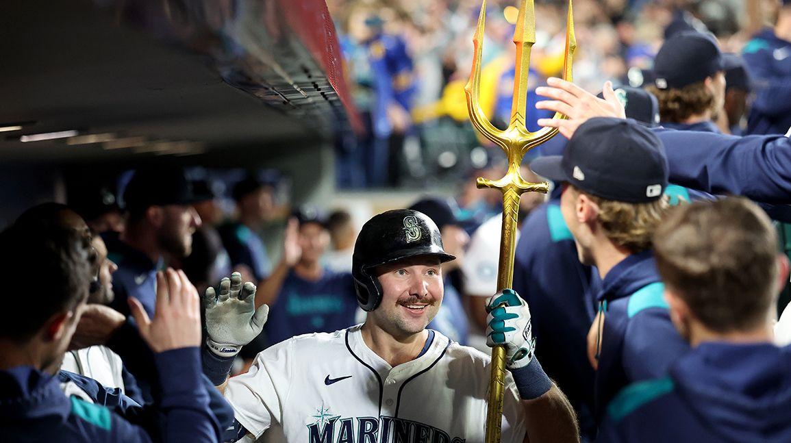 Cover Image for Now AL MVP favorite, Cal Raleigh will have buyback cards in Topps Chrome Update 