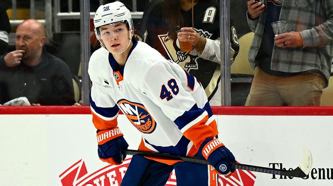 Cover Image for Matthew Schaefer's record-setting jersey from NHL debut immediately goes to auction