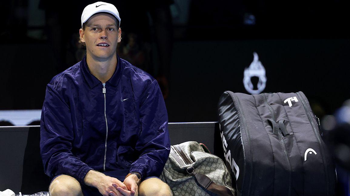 Cover Image for Fan invades court, asks Jannik Sinner for his jacket at Saudi Arabia event