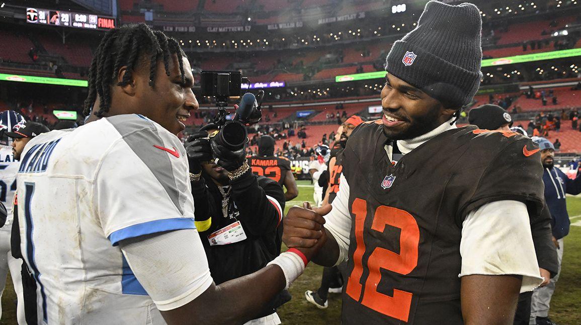 Cover Image for Cam Ward, Shedeur Sanders swap jerseys after first NFL matchup