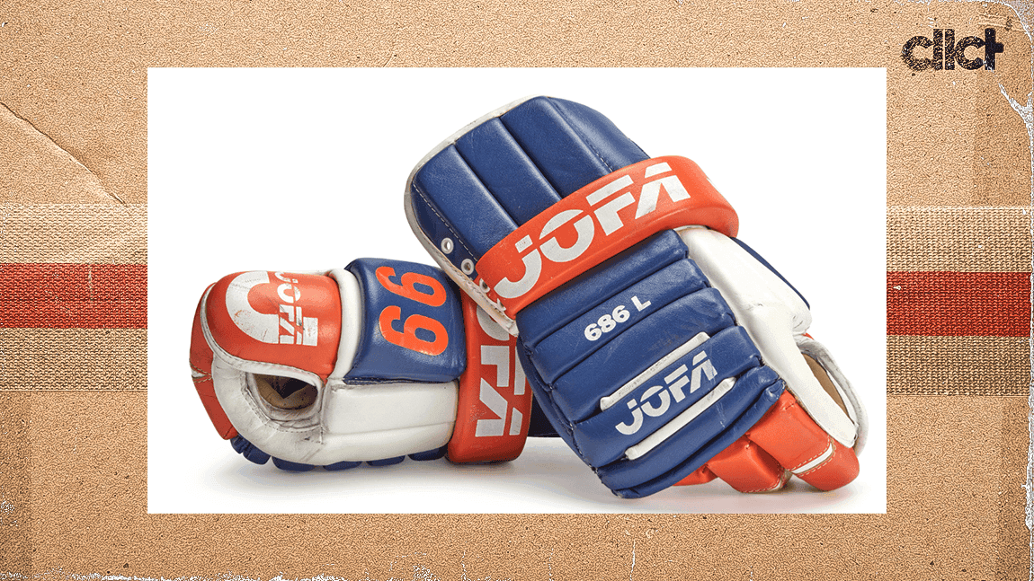 Cover Image for Wayne Gretzky's gloves from final Oilers game hit auction block