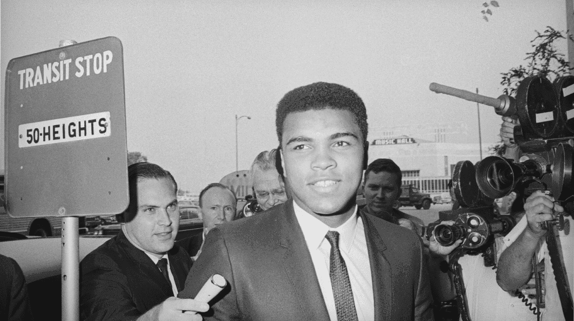 Cover Image for Muhammad Ali's draft card fails to sell with $3 million starting bid